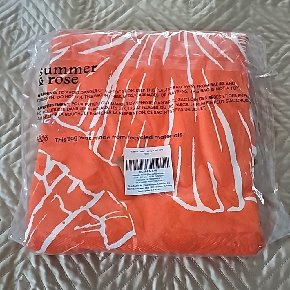 Summer & Rose Outdoor Roundie Towel NWT